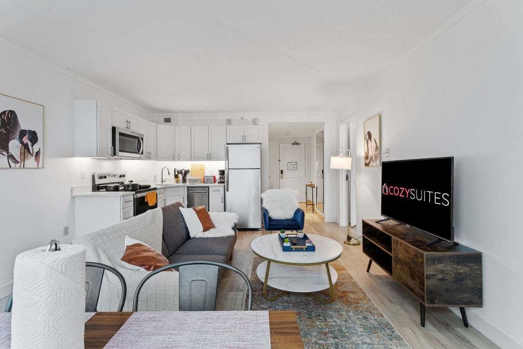 Modern 2BR 3BA | CozySuites at Showboat