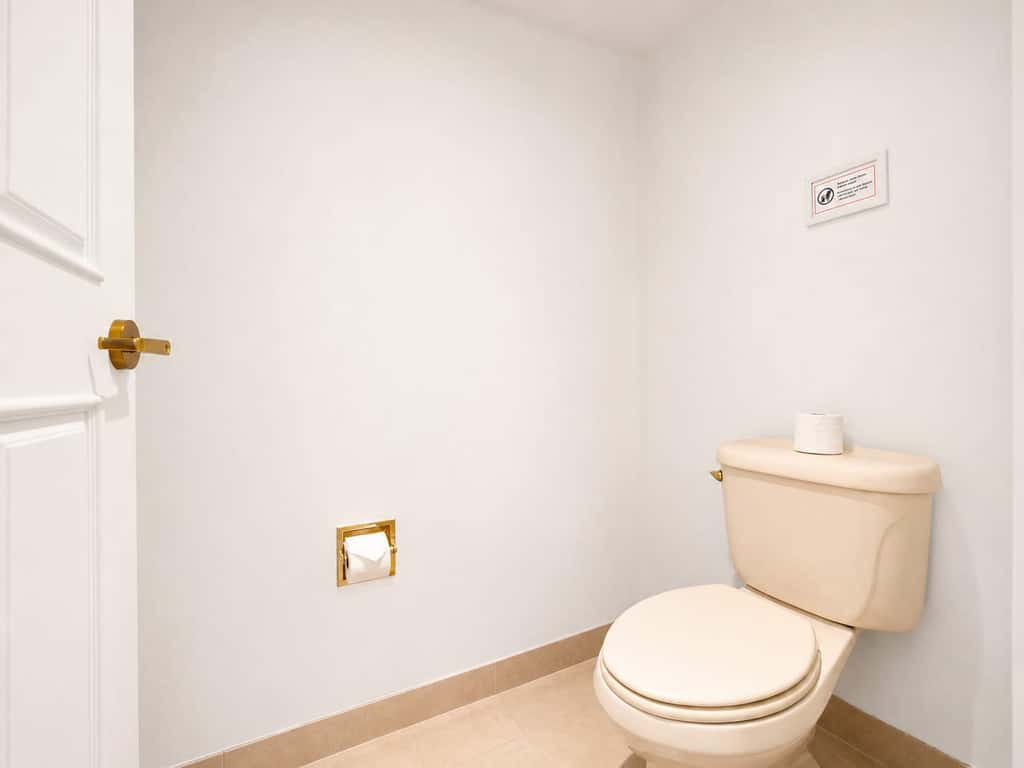 Modern 2BR 3BA | CozySuites at Showboat