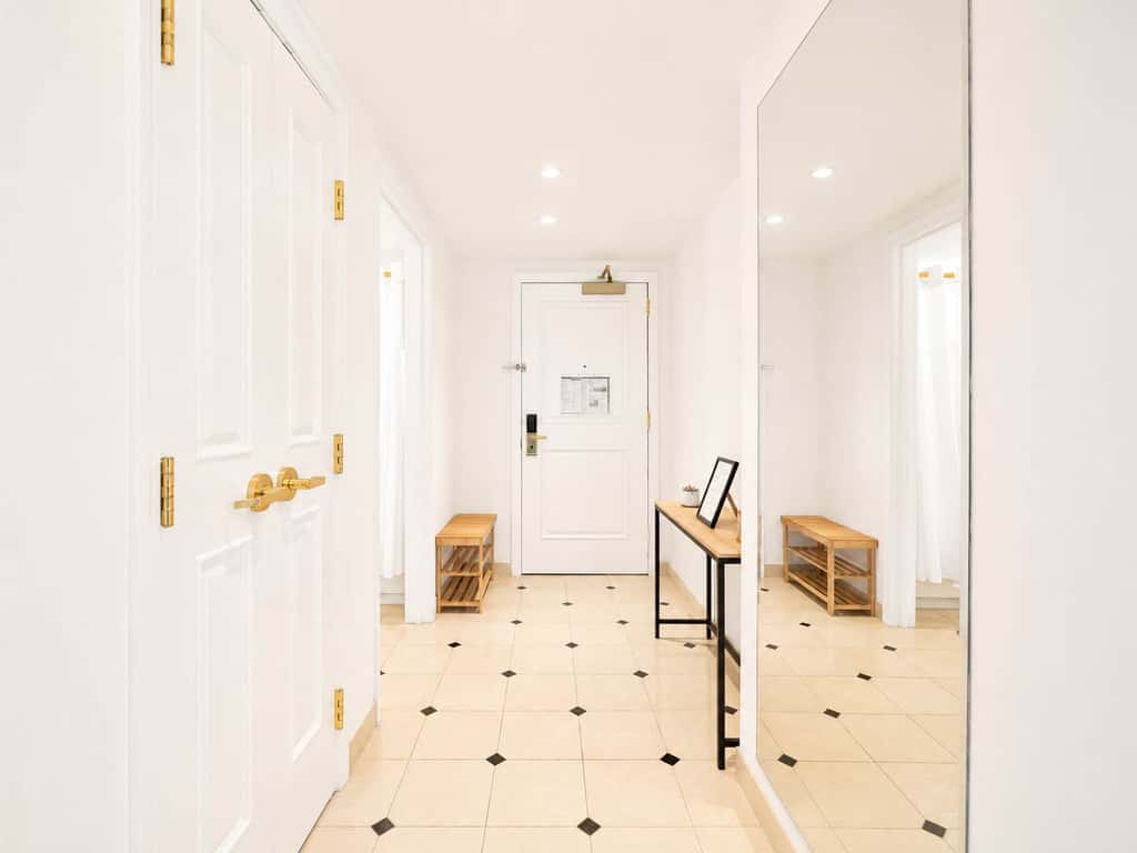 Modern 2BR 3BA | CozySuites at Showboat
