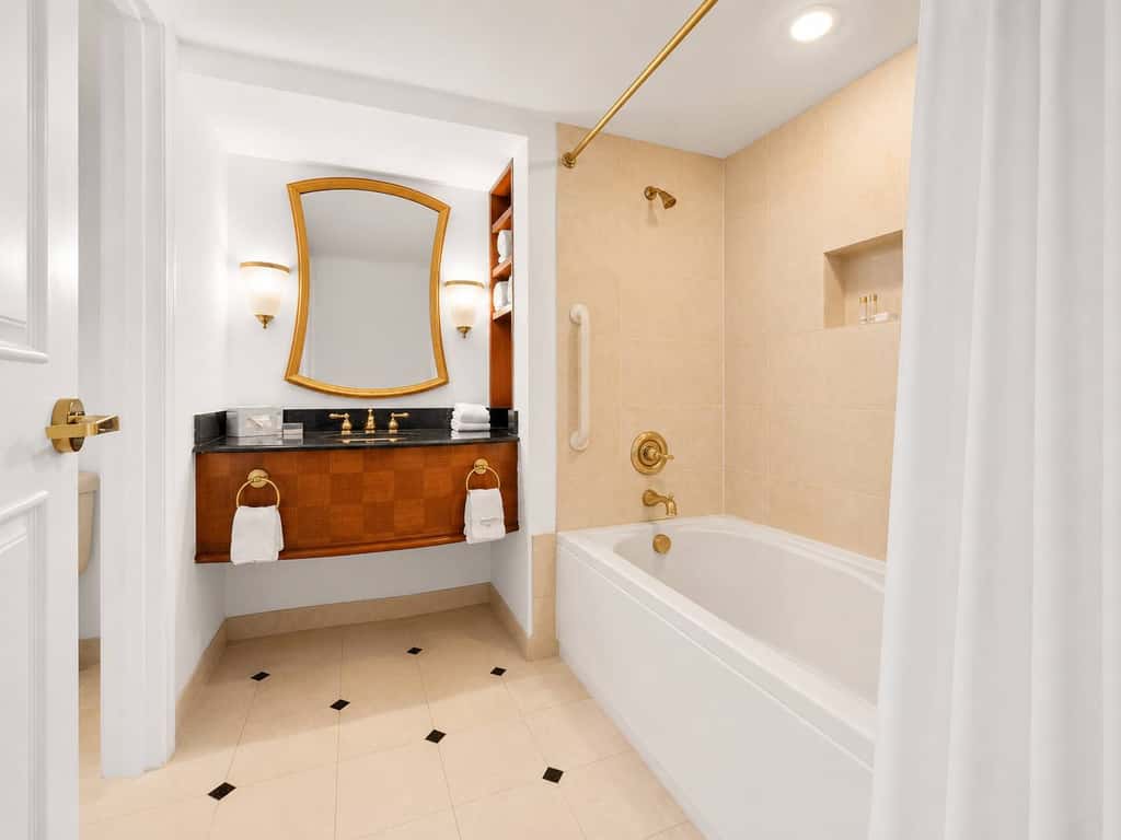 Modern 2BR 3BA | CozySuites at Showboat