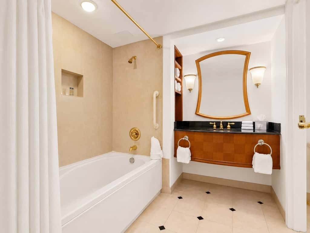 Modern 2BR 3BA | CozySuites at Showboat