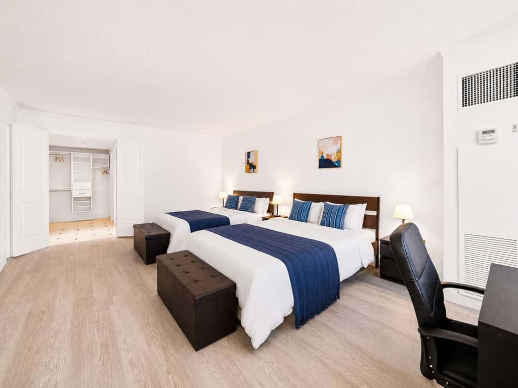 Modern 2BR 3BA | CozySuites at Showboat