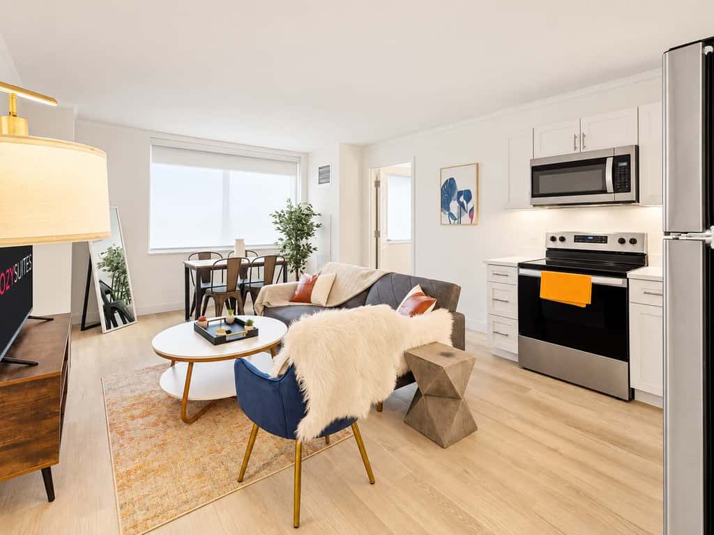 Modern 2BR 3BA | CozySuites at Showboat