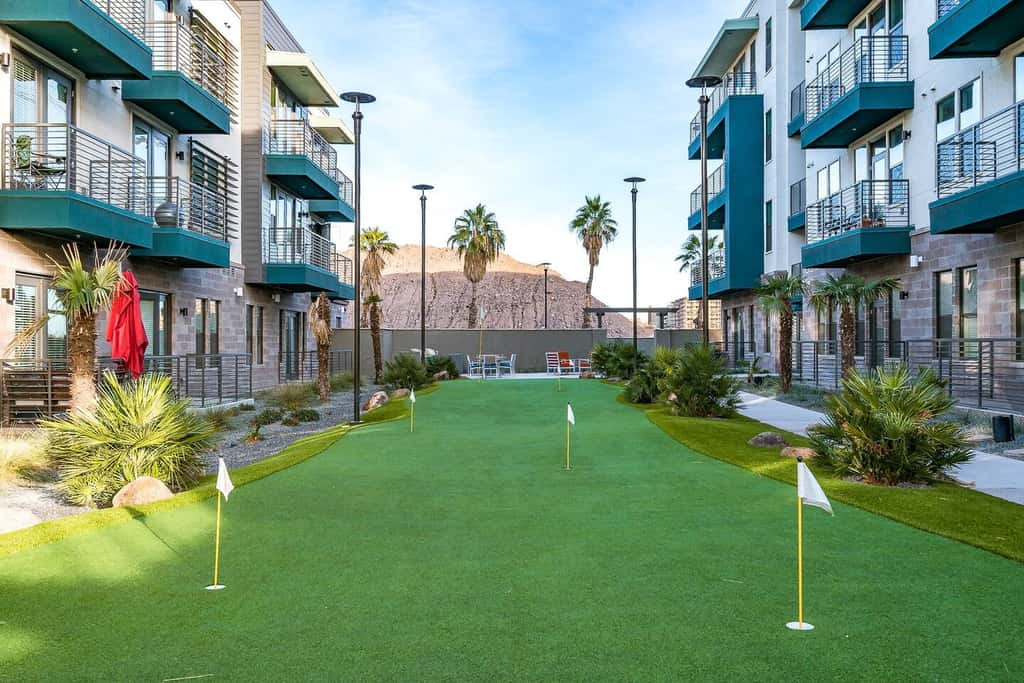 Modern 2BR CozySuites on Town Lake waterfront