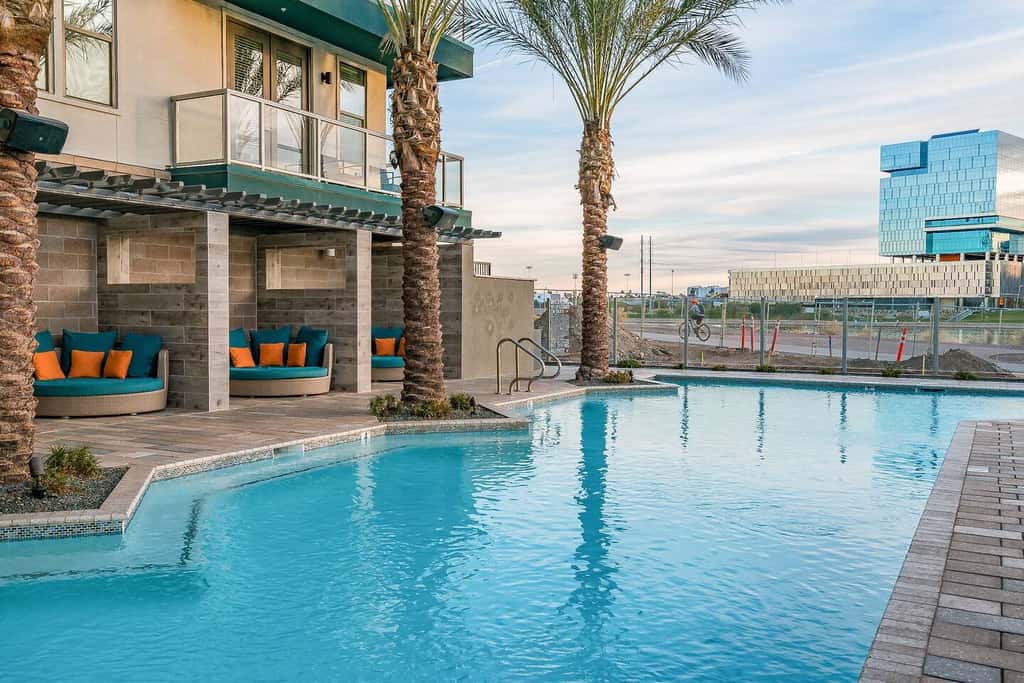 Modern 2BR CozySuites on Town Lake waterfront