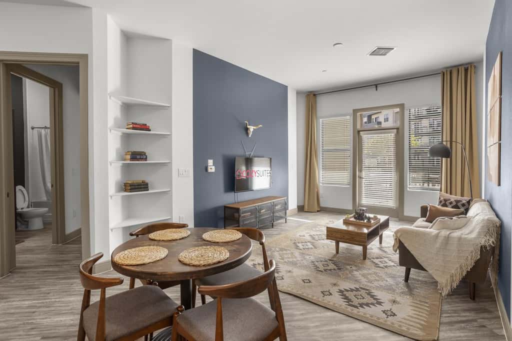 Modern 2BR CozySuites on Town Lake waterfront