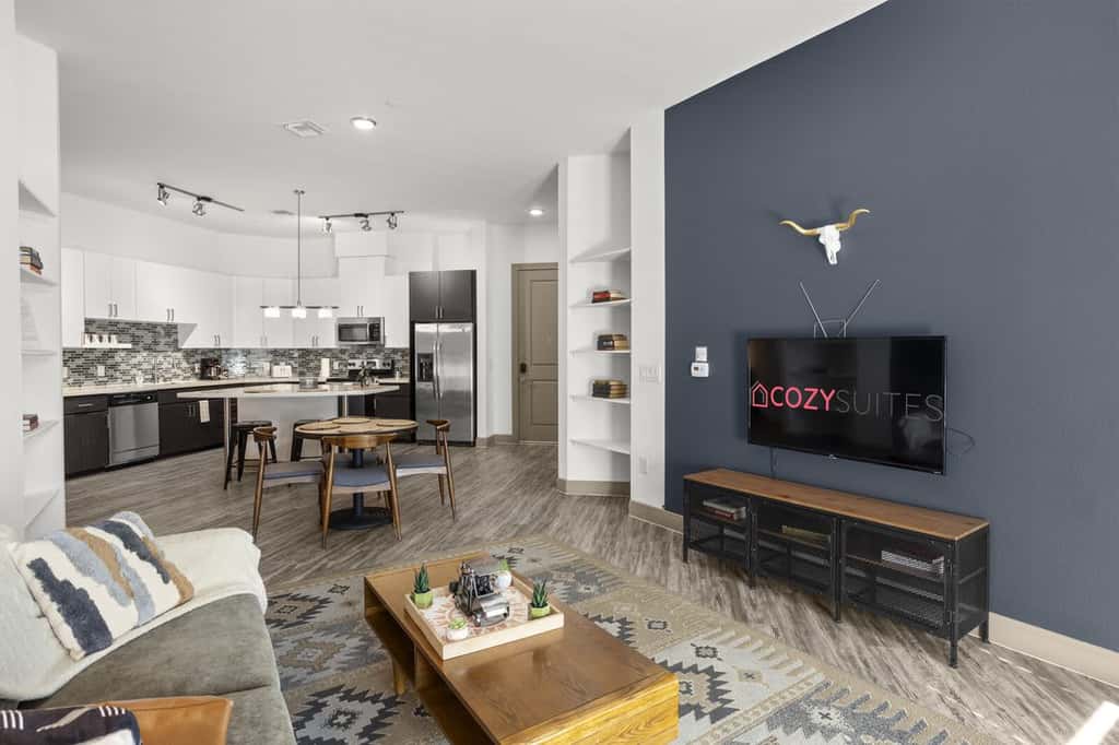 Modern 2BR CozySuites on Town Lake waterfront