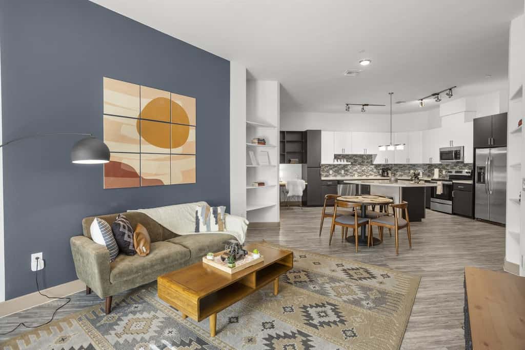 Modern 2BR CozySuites on Town Lake waterfront