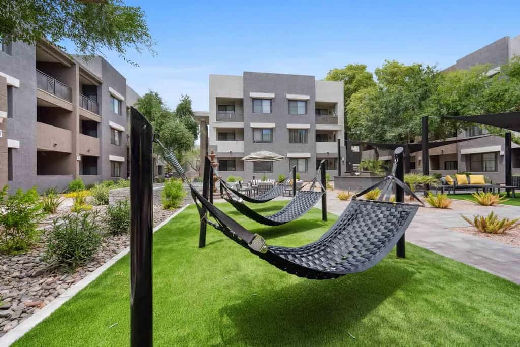 CozySuites Glendale  - Westgate with pool 1BR