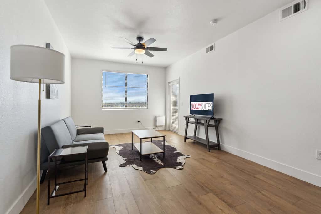 CozySuites Glendale  - Westgate with pool 1BR