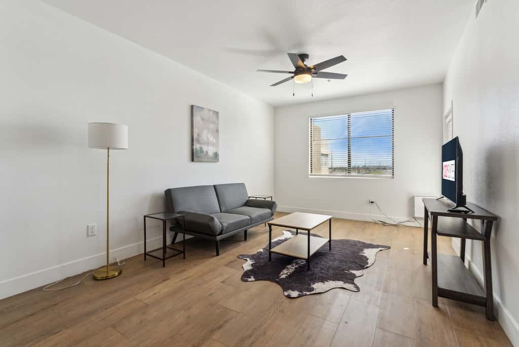 CozySuites Glendale  - Westgate with pool 1BR