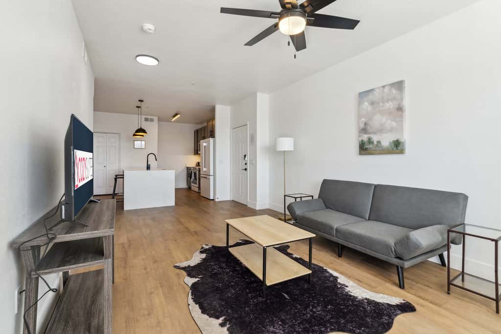 CozySuites Glendale  - Westgate with pool 1BR