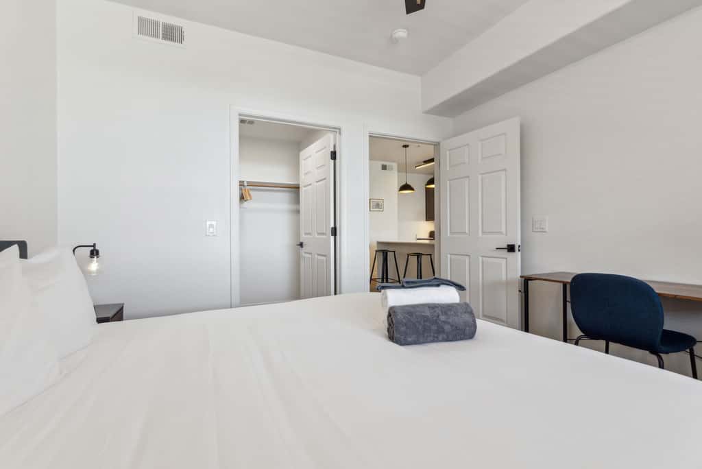 CozySuites Glendale  - Westgate with pool 1BR