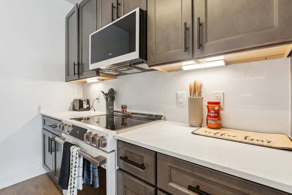 CozySuites Glendale  - Westgate with pool 1BR