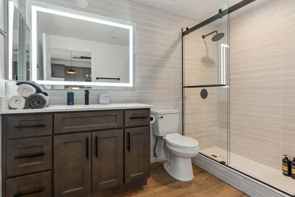 CozySuites Glendale  - Westgate with pool 1BR