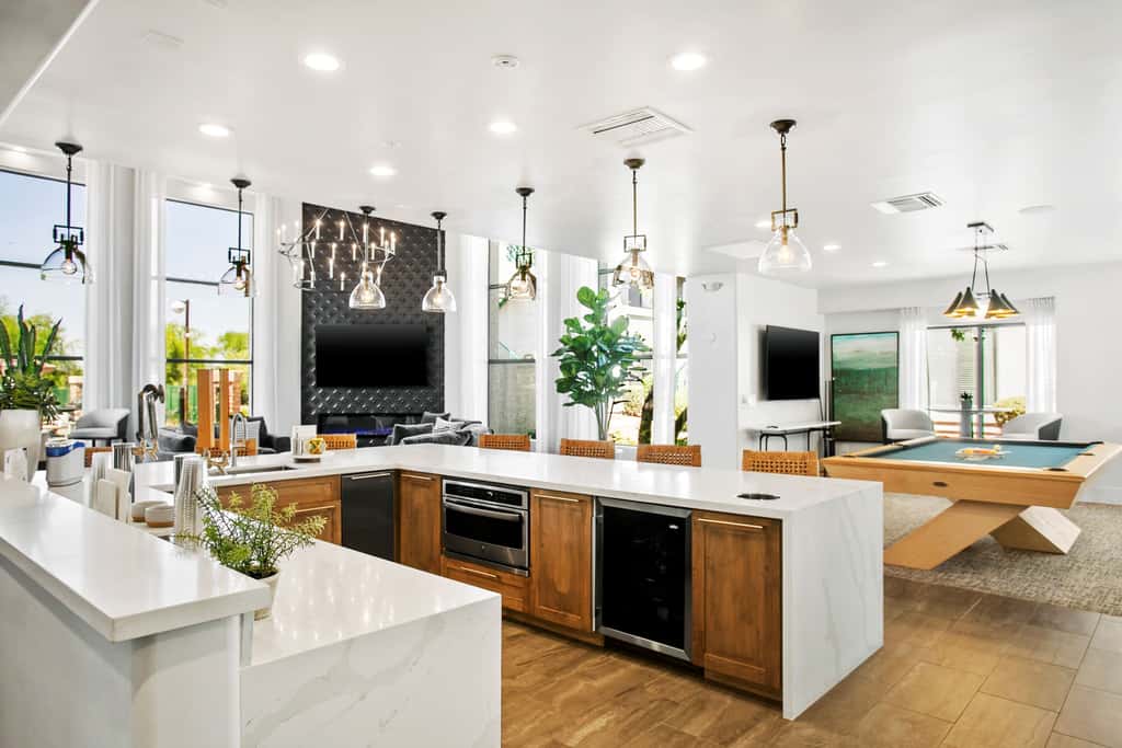 4BR TWO CozySuites at Kierland Commons with pool
