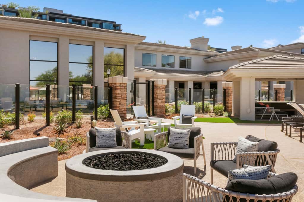 4BR TWO CozySuites at Kierland Commons with pool