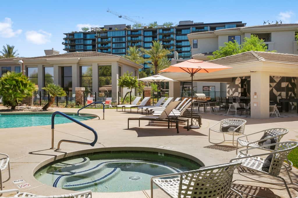 4BR TWO CozySuites at Kierland Commons with pool