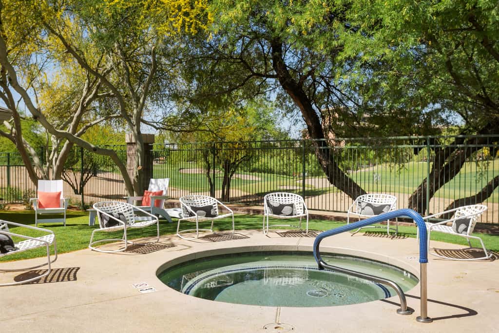 4BR TWO CozySuites at Kierland Commons with pool