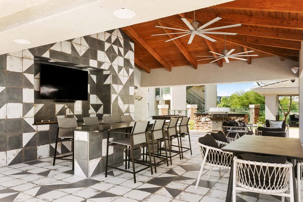 4BR TWO CozySuites at Kierland Commons with pool