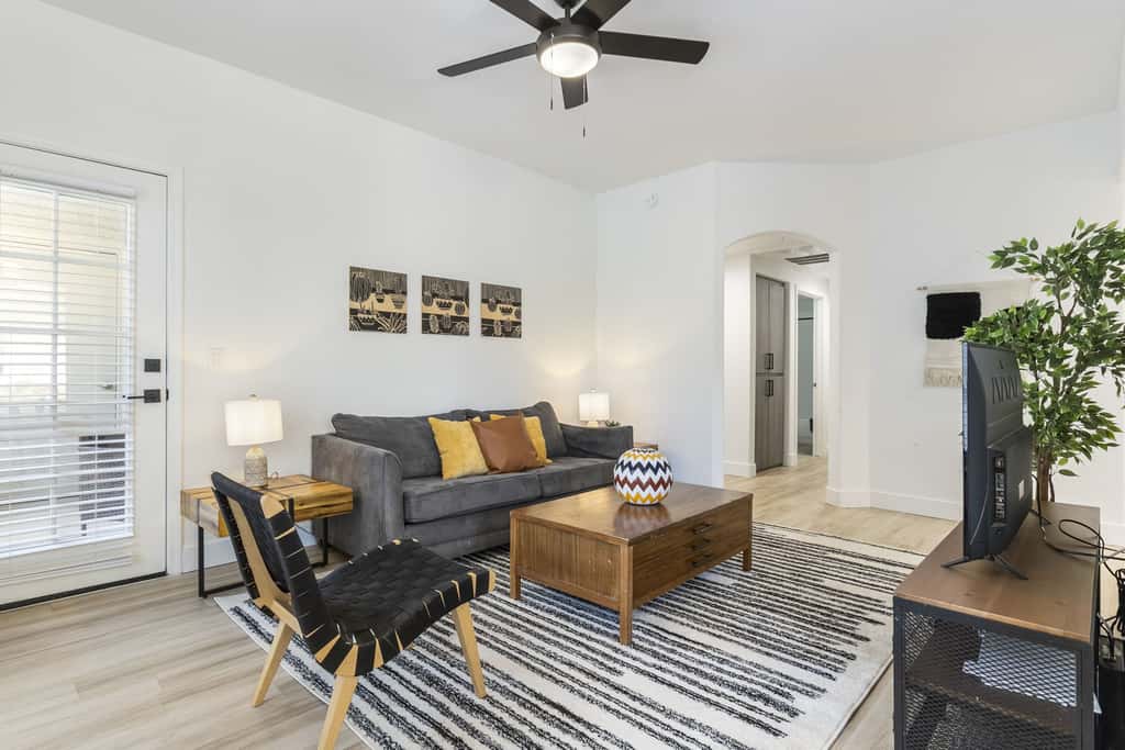 4BR TWO CozySuites at Kierland Commons with pool