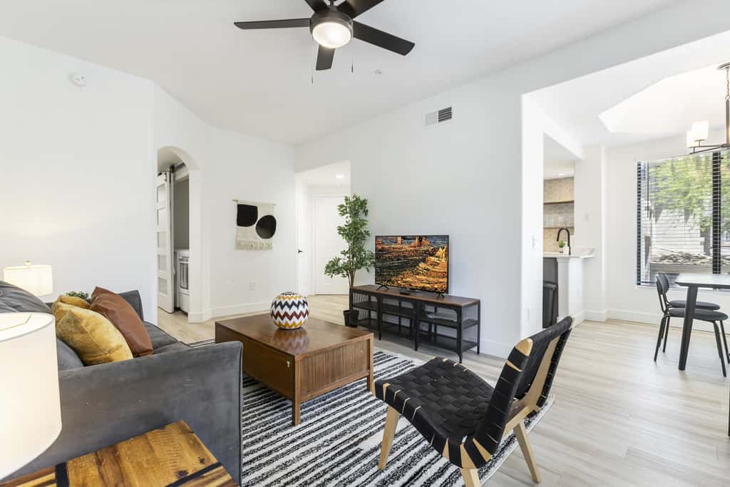 4BR TWO CozySuites at Kierland Commons with pool