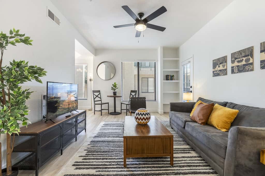 4BR TWO CozySuites at Kierland Commons with pool