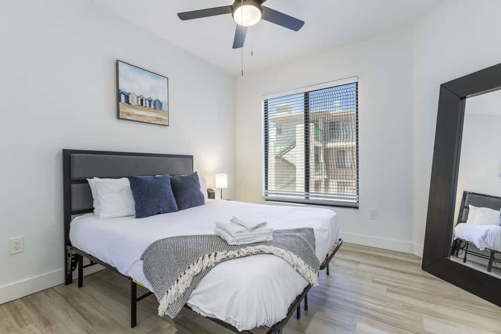 4BR TWO CozySuites at Kierland Commons with pool