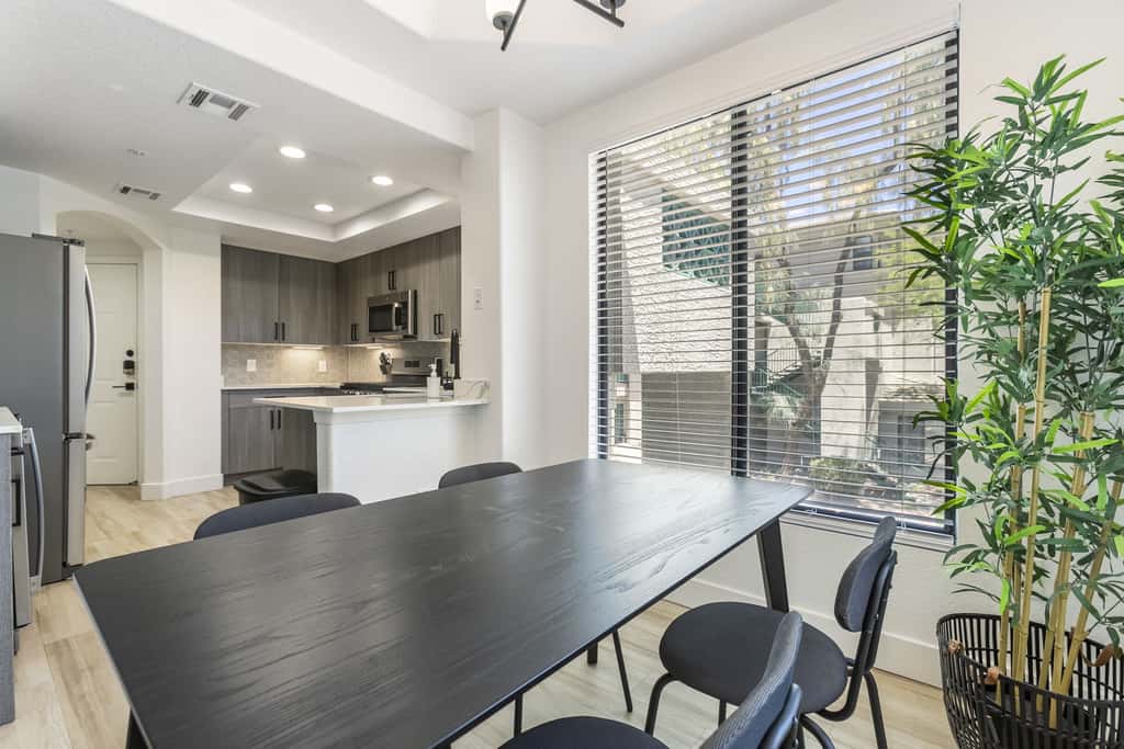 4BR TWO CozySuites at Kierland Commons with pool