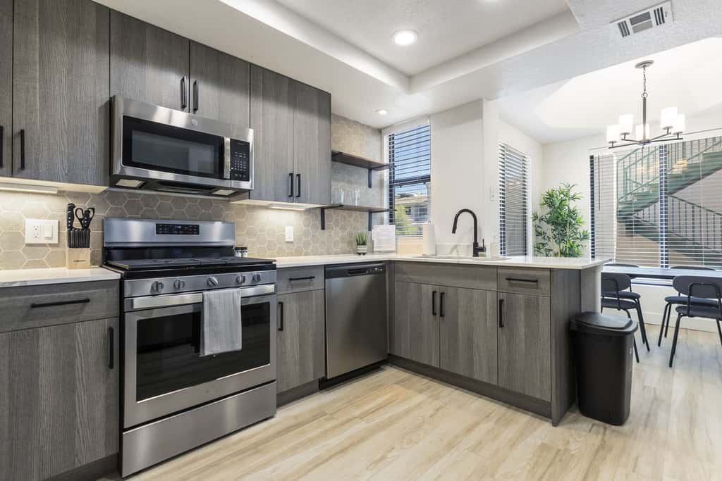 4BR TWO CozySuites at Kierland Commons with pool