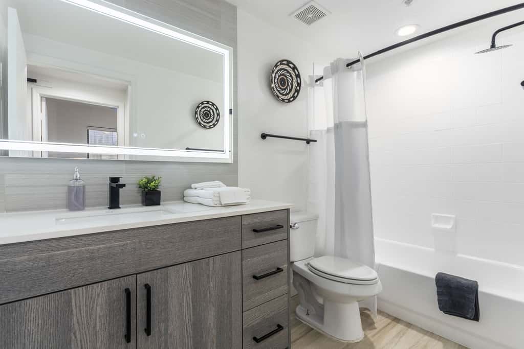 4BR TWO CozySuites at Kierland Commons with pool