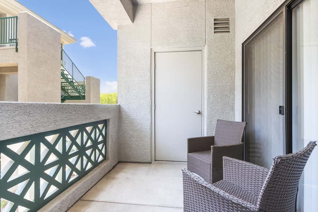 4BR TWO CozySuites at Kierland Commons with pool