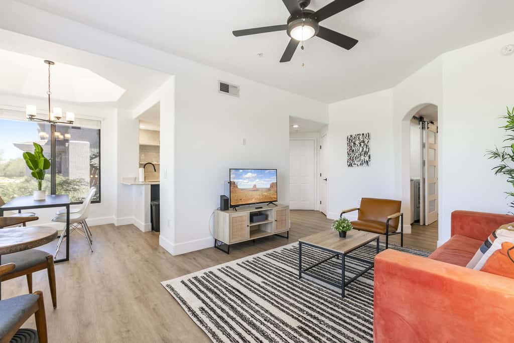 4BR TWO CozySuites at Kierland Commons with pool
