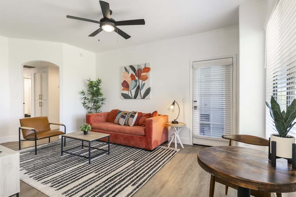 4BR TWO CozySuites at Kierland Commons with pool