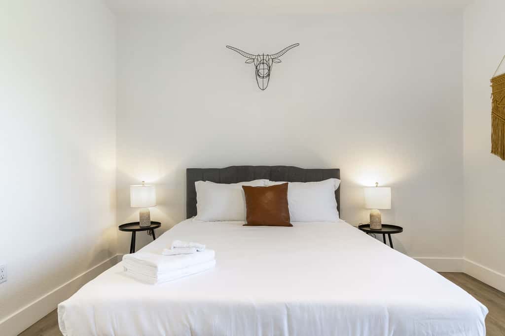 4BR TWO CozySuites at Kierland Commons with pool