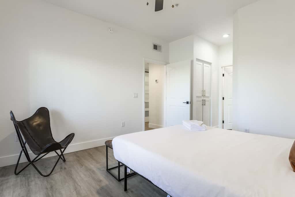 4BR TWO CozySuites at Kierland Commons with pool