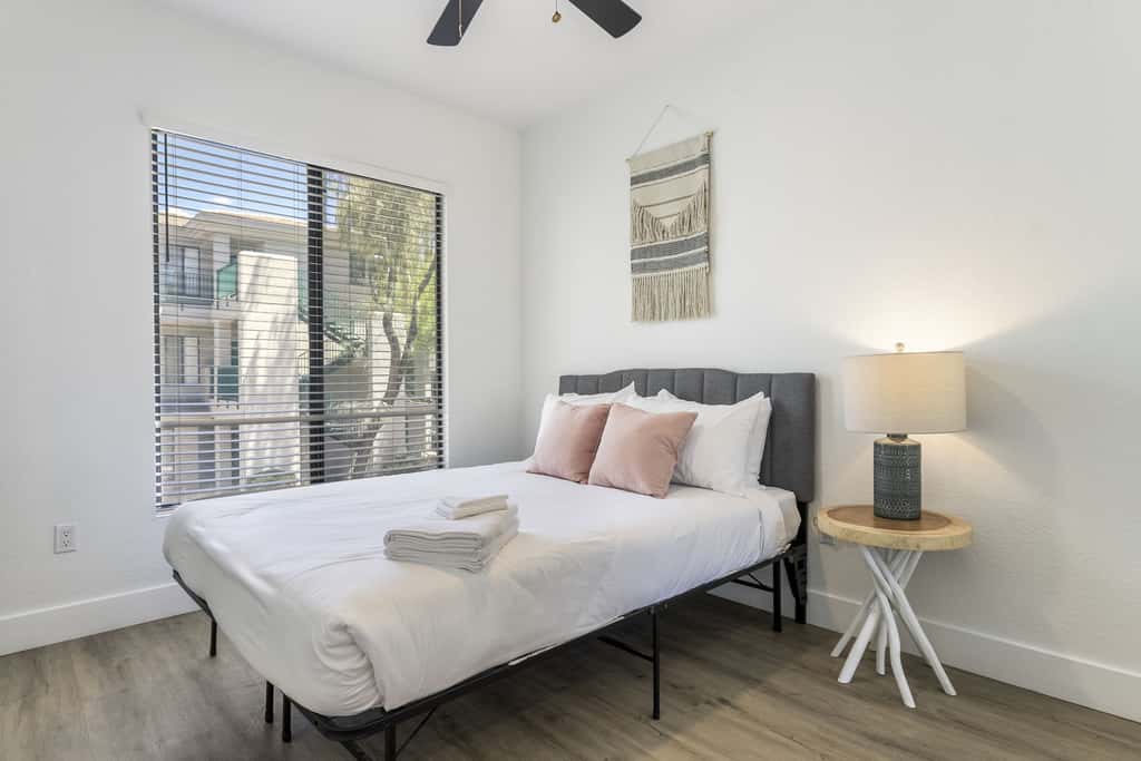 4BR TWO CozySuites at Kierland Commons with pool