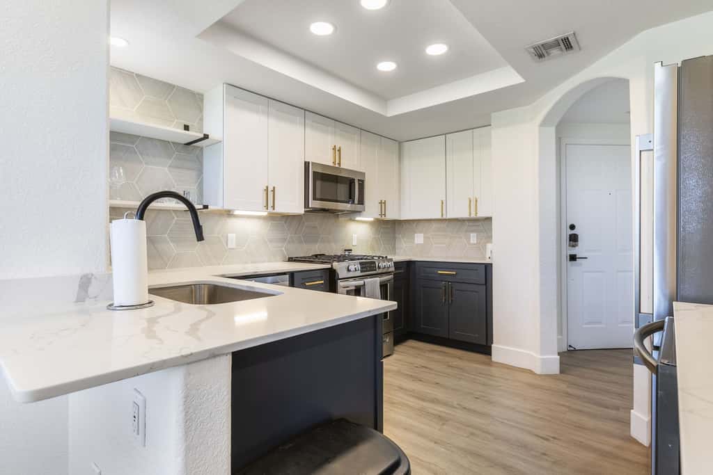 4BR TWO CozySuites at Kierland Commons with pool