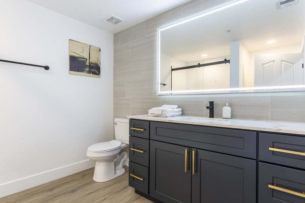 4BR TWO CozySuites at Kierland Commons with pool