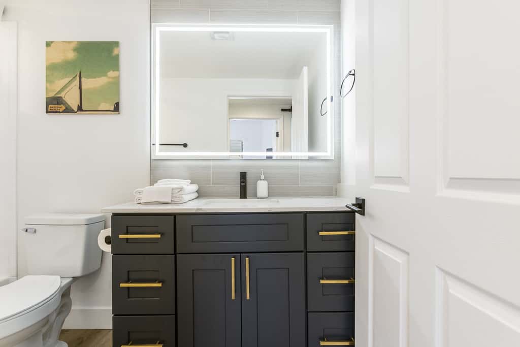 4BR TWO CozySuites at Kierland Commons with pool