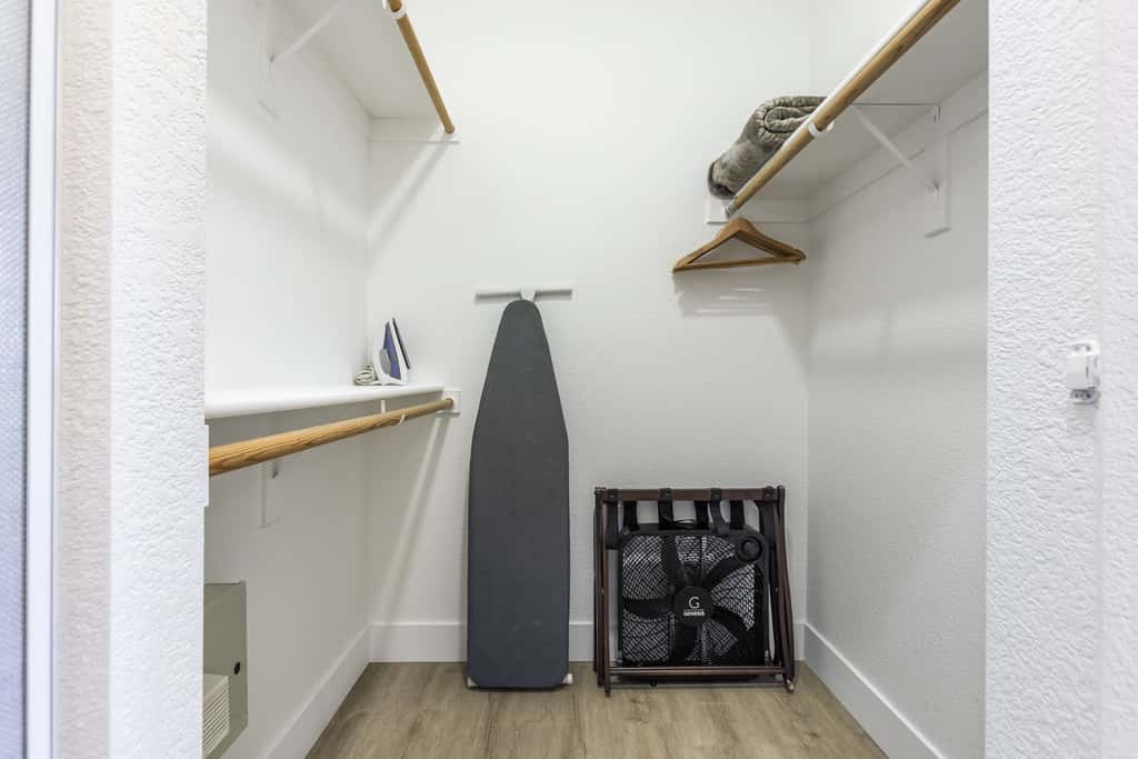 4BR TWO CozySuites at Kierland Commons with pool