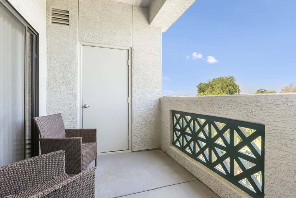 4BR TWO CozySuites at Kierland Commons with pool