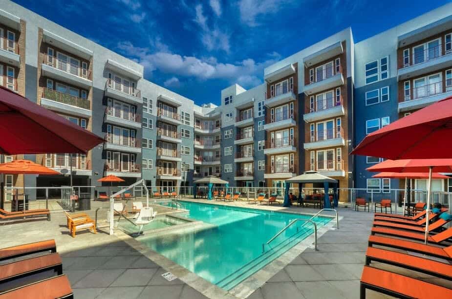 Cozysuites PHX RORO Gym, Pool, Pets, Parking! 2br