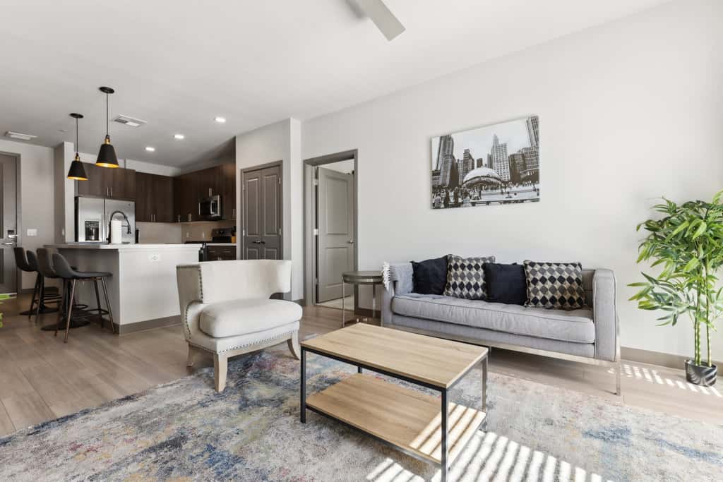 Cozysuites PHX RORO Gym, Pool, Pets, Parking! 2br