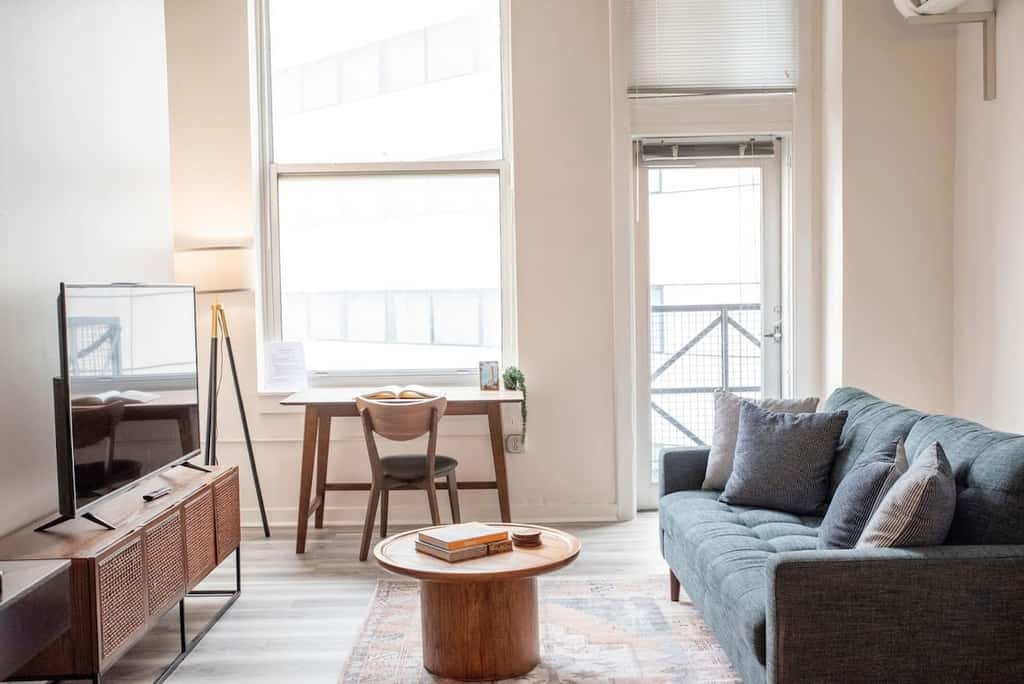 TWO CozySuites 5BR Queen Apt with Skybridge Access