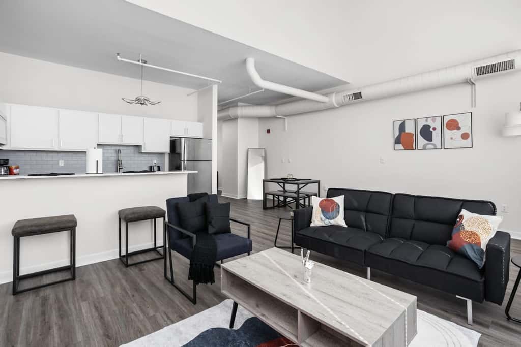 TWO CozySuites 5BR Apt with Skybridge Access