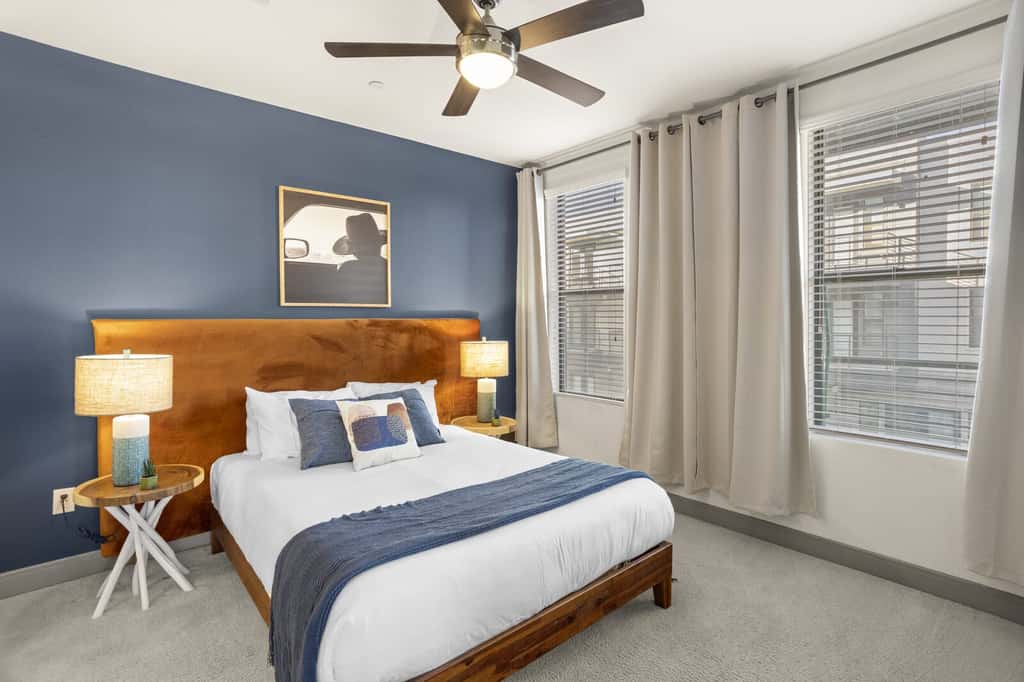 CozySuites Modern Town Lake