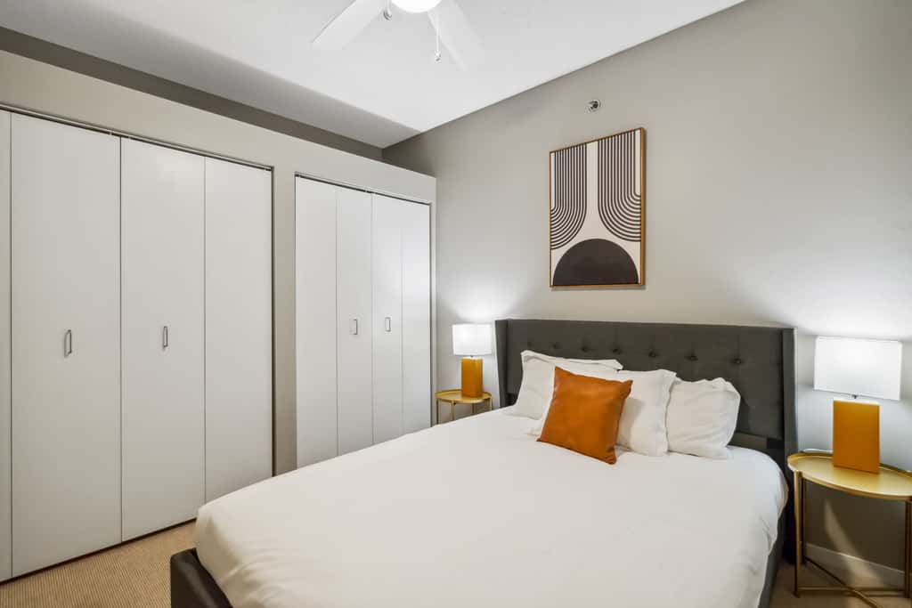 CozySuites 2BR Mill District with pool, gym