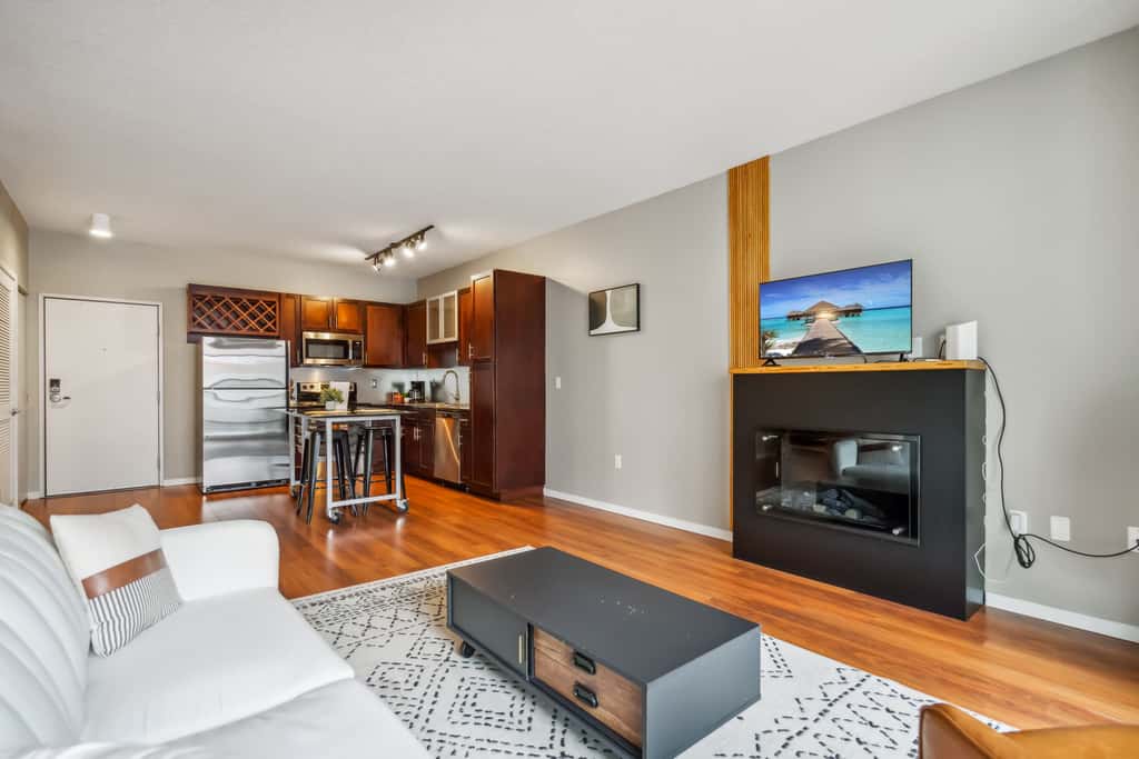 CozySuites 2BR Mill District with pool, gym