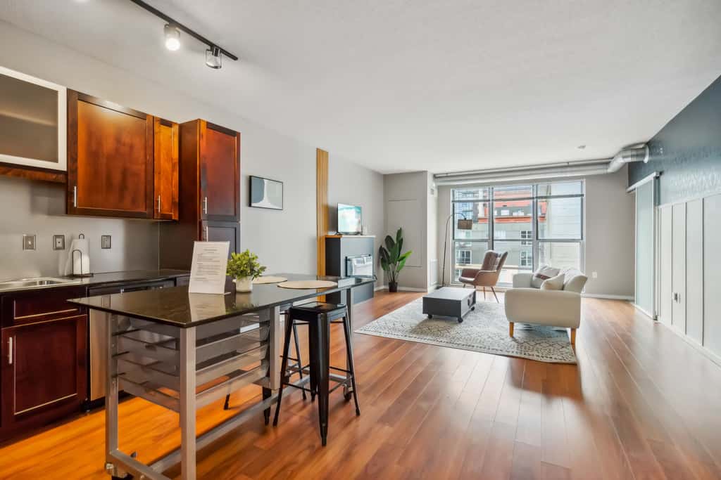 CozySuites 2BR Mill District with pool, gym